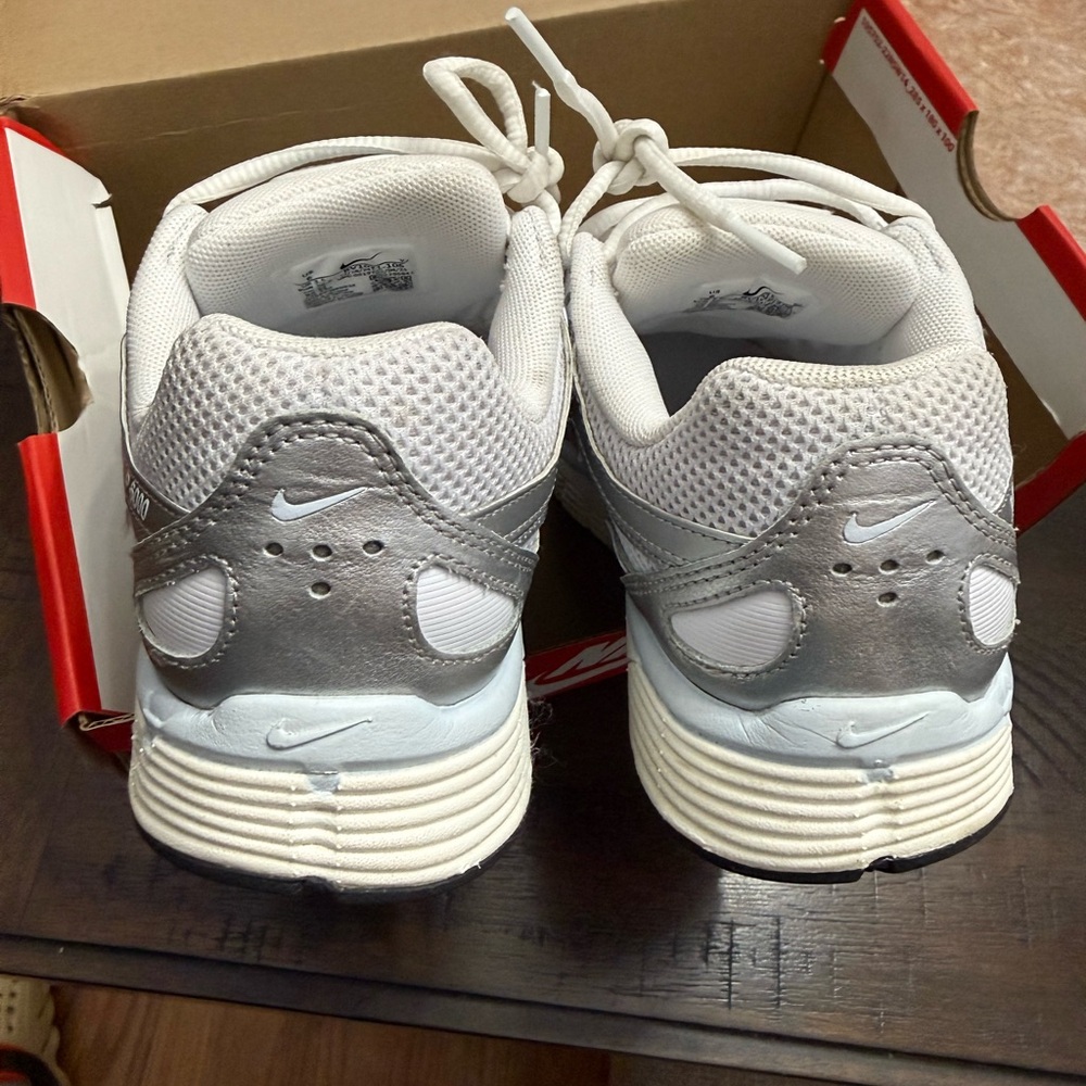 Nike Women’s Silver/White Mesh Running Sneakers - Picture 6 of 8